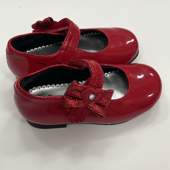 Big girl fancy red shoes - Picture 4 of 11